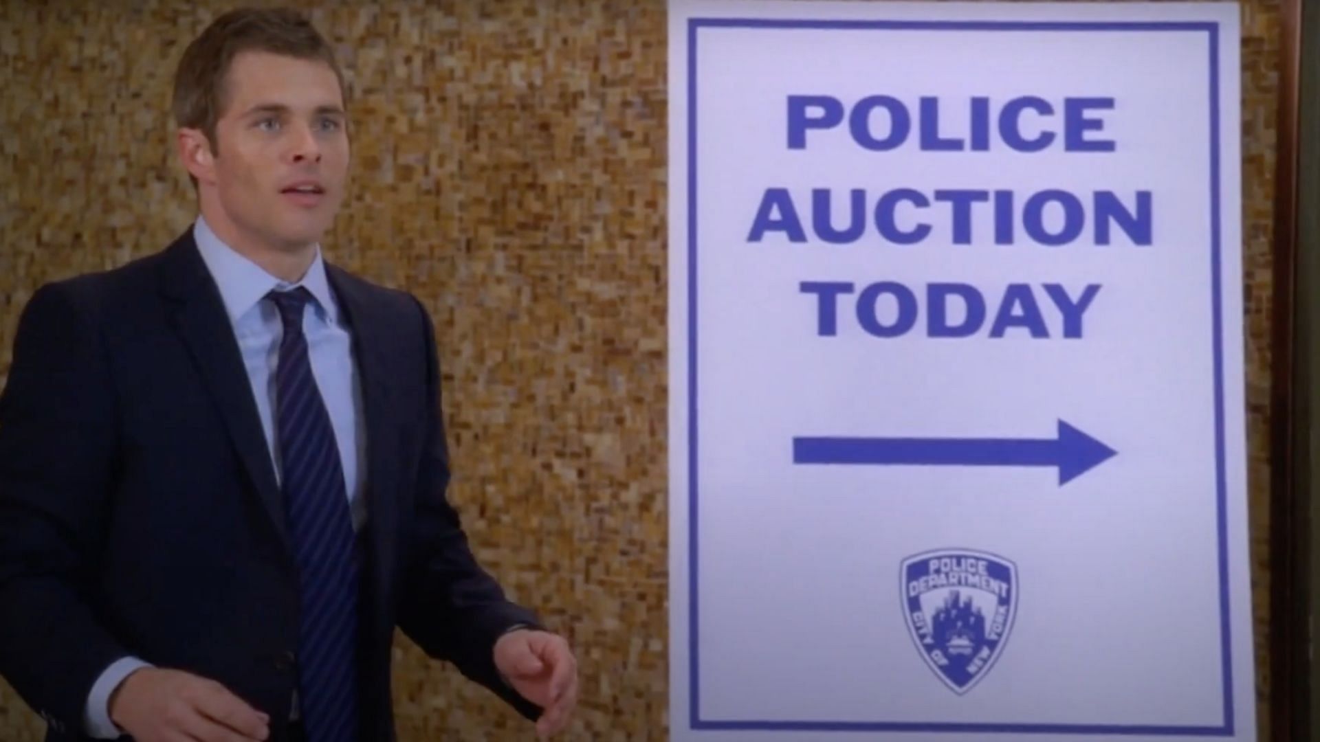 James Marsden as Criss Chross at the City Hall (Image via YouTube/30 Rock Official)